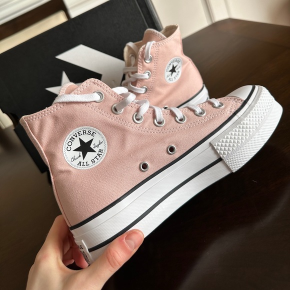 Converse Shoes - Converse Chuck Taylor All Star Lift High Top Platform Sneaker
Size Women’s 6